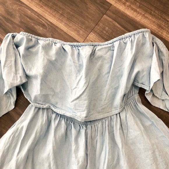 ❌❌ SOLD ❌❌ Fashion Nova Off Shoulder Ruffle Romper - Picture 5 of 8